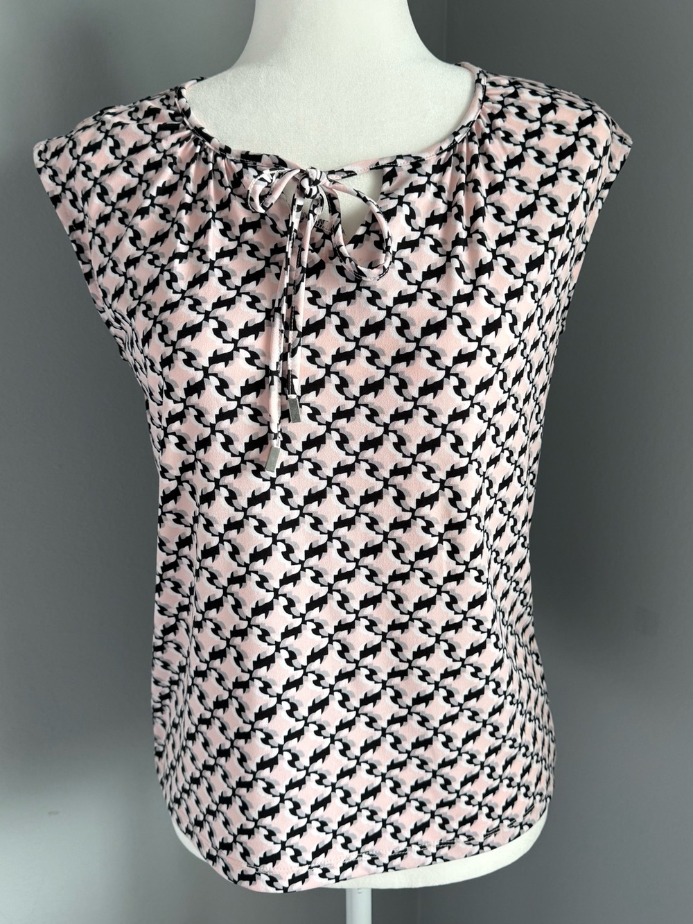 Liz Claiborne Blouse Pink Patterned Tie-Neck Cap Sleeve Top Sleeveless Shirt